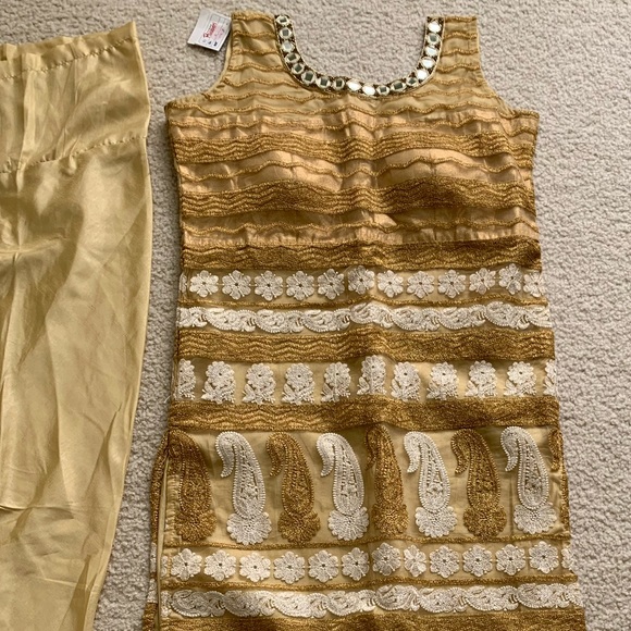 2 piece Kurti or Salwar Kameez - Picture 2 of 5